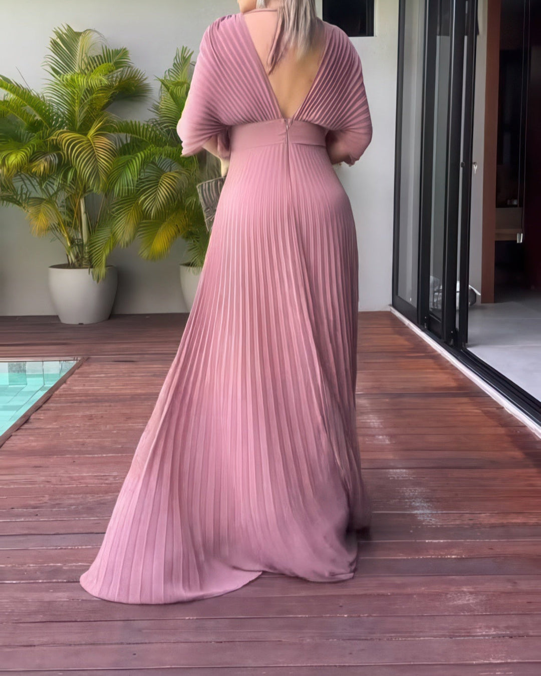 Athena™ - Elegantes Plissee-Maxikleid mit V-Ausschnitt