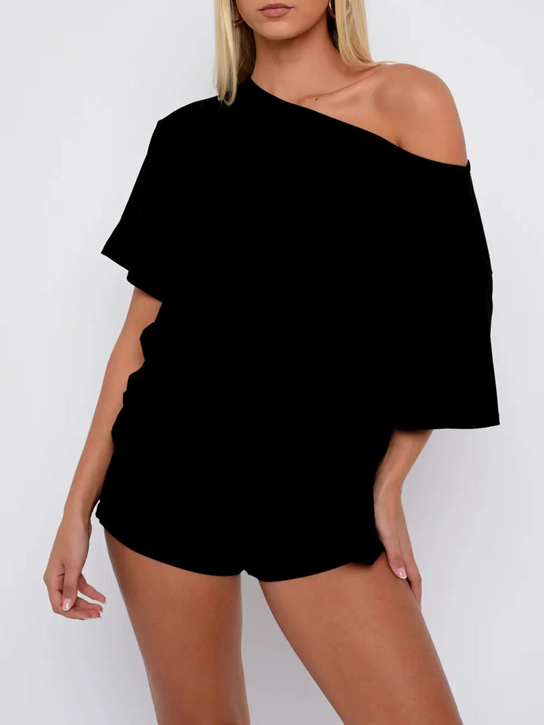 Loungewear-Set – Off-Shoulder Top &amp; Shorts - Lifestyle