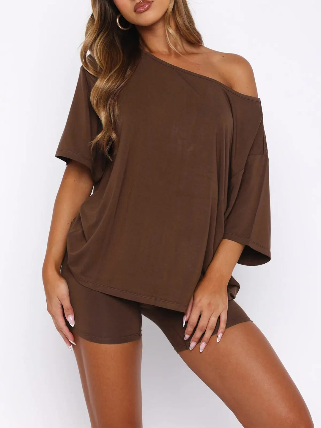 Loungewear-Set – Off-Shoulder Top &amp; Shorts - Lifestyle